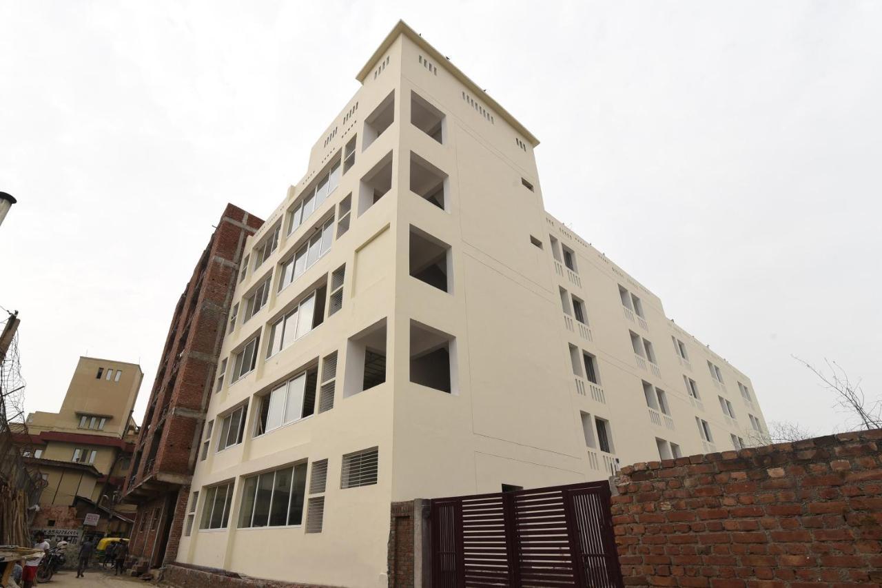 Capital O 13310 Noida Suites Exterior photo