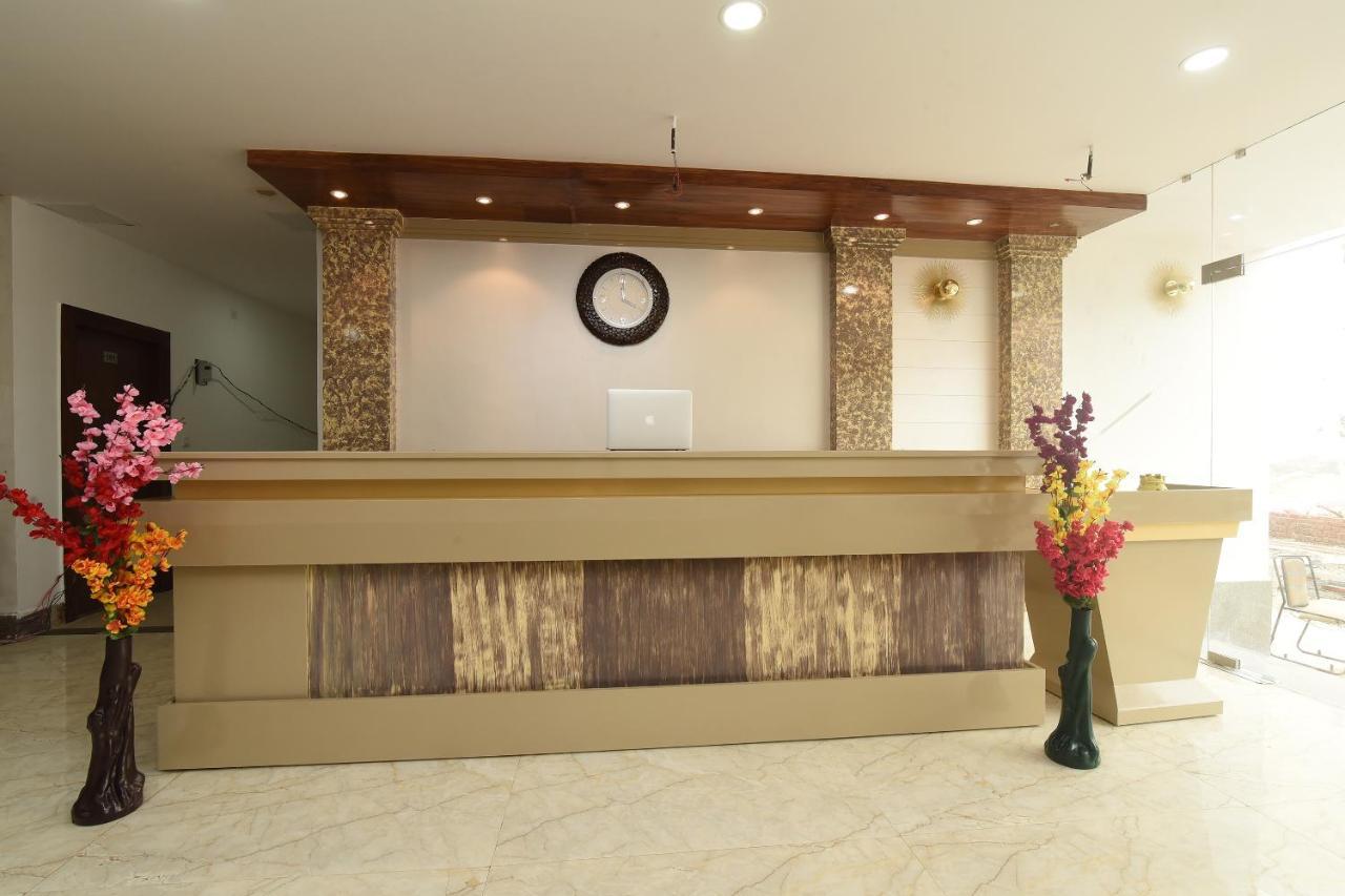 Capital O 13310 Noida Suites Exterior photo