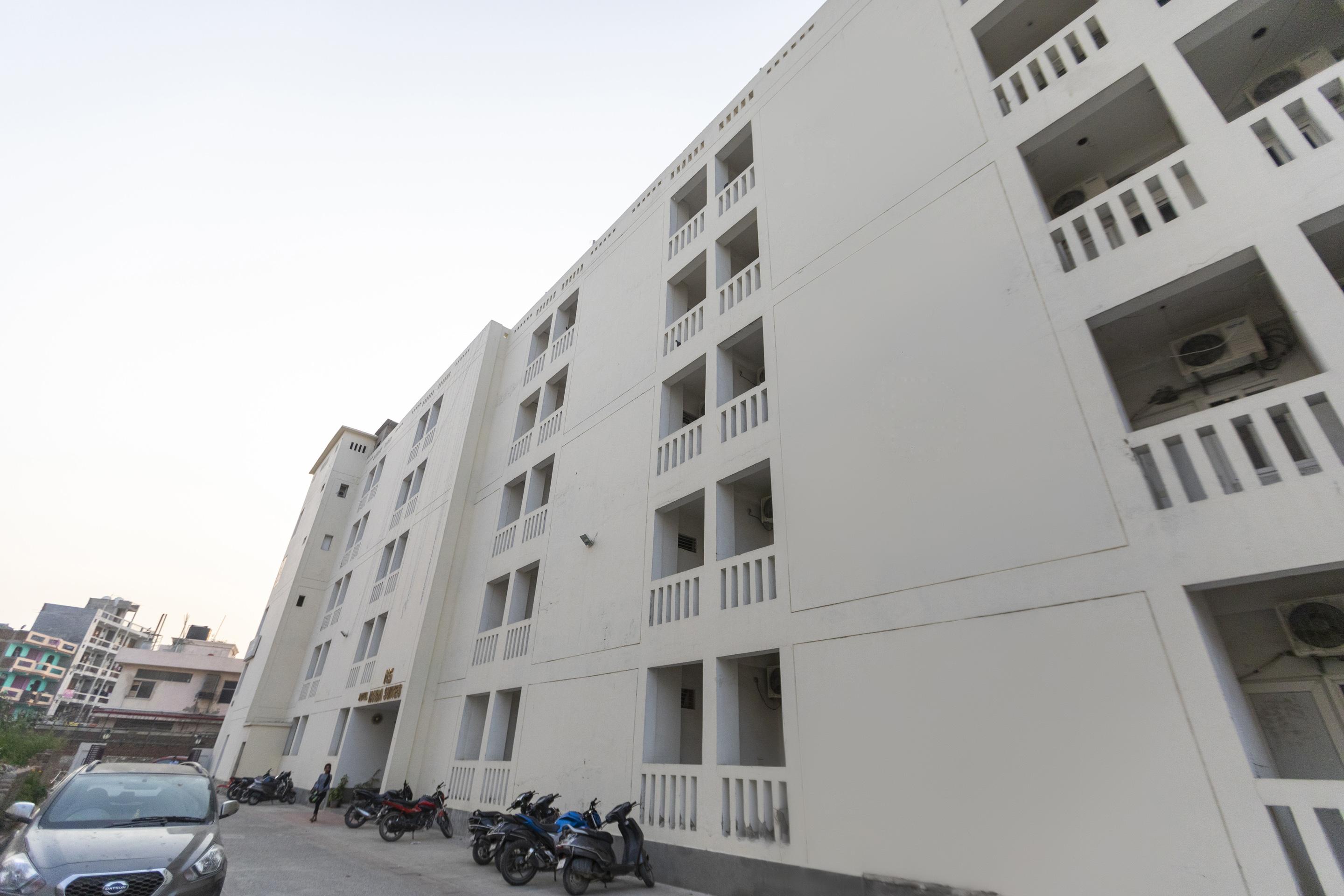 Capital O 13310 Noida Suites Exterior photo