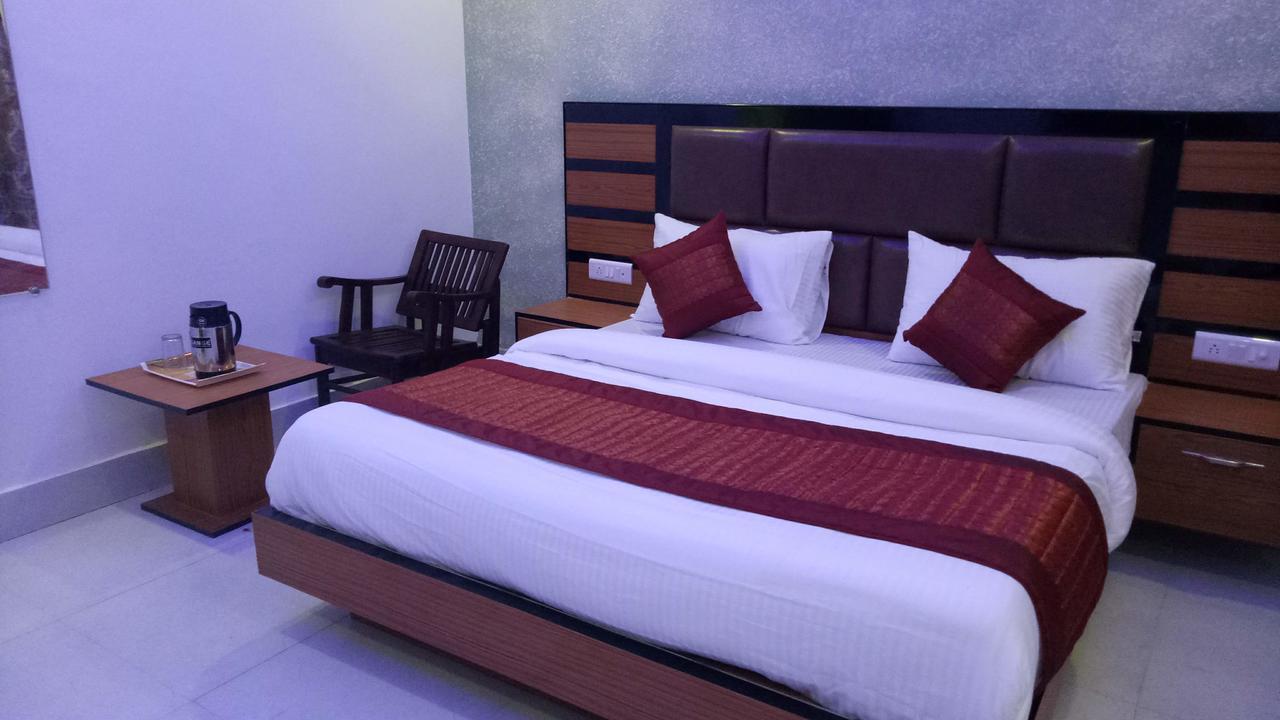 Capital O 13310 Noida Suites Exterior photo