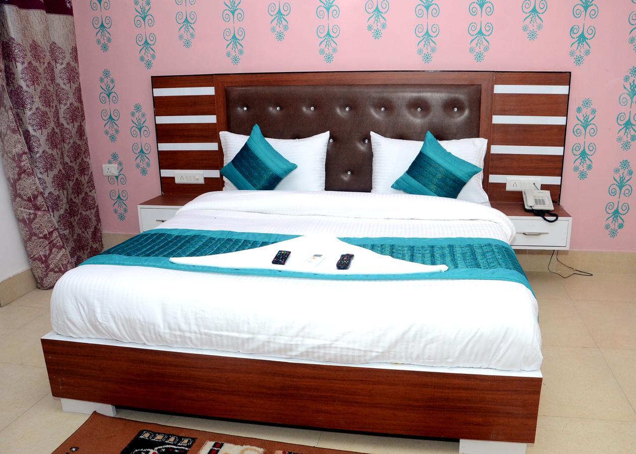 Capital O 13310 Noida Suites Exterior photo