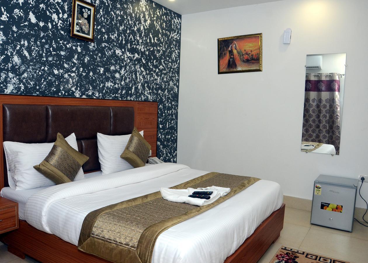 Capital O 13310 Noida Suites Exterior photo